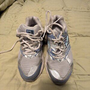 Brooks classic sneakers